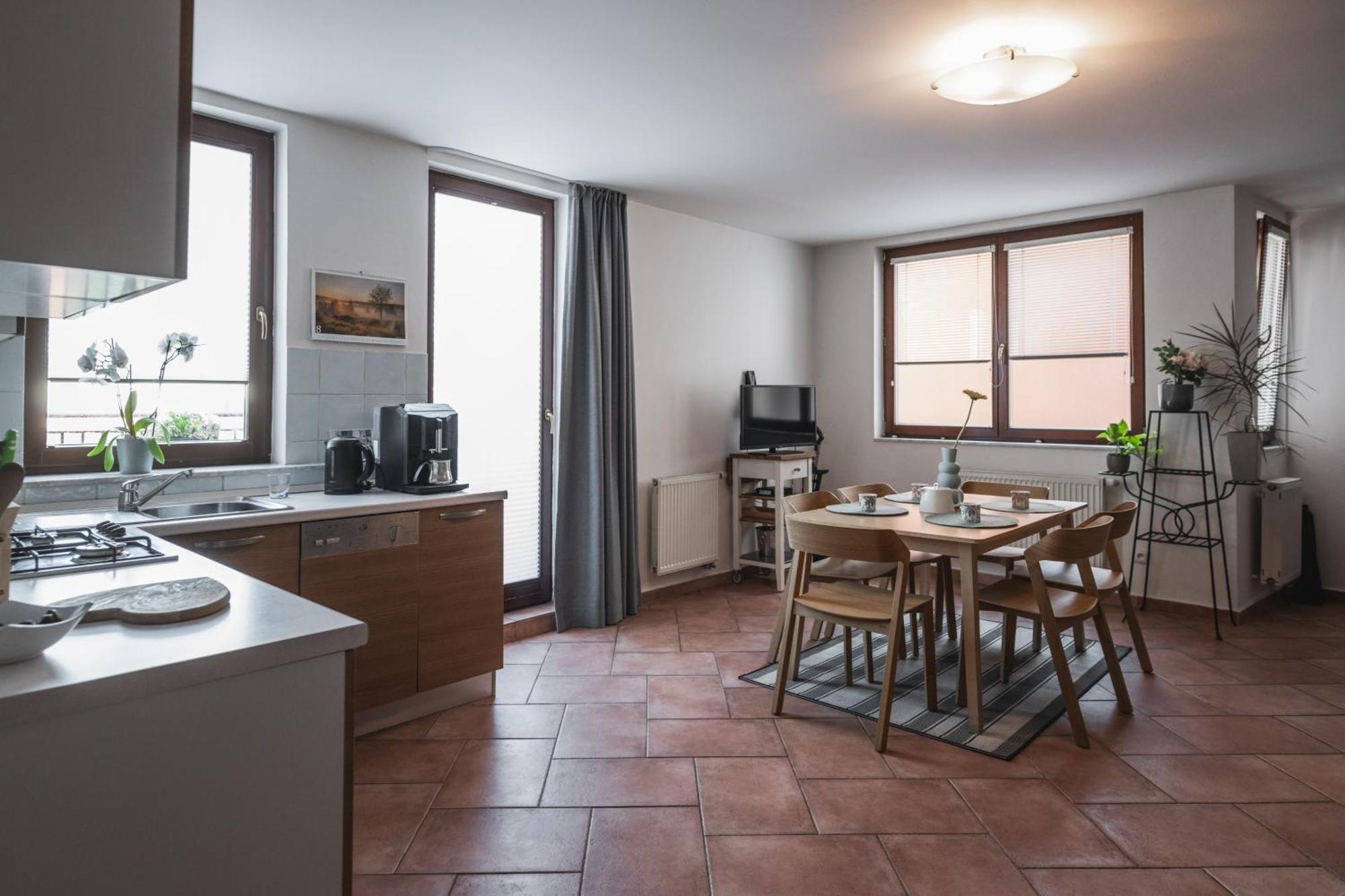 Spacious With Huge Balcony! Praag