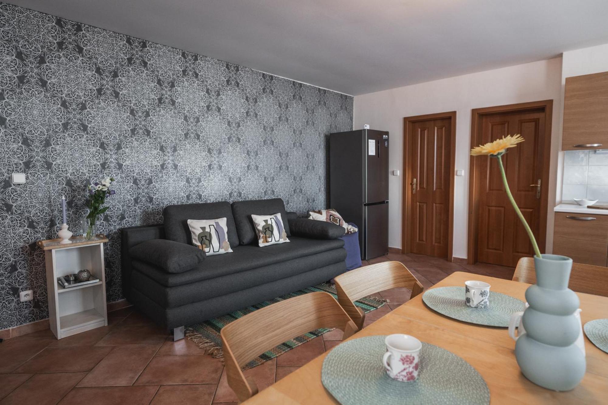 Spacious With Huge Balcony! Appartement Praag