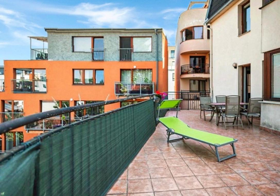 Spacious With Huge Balcony! Praha